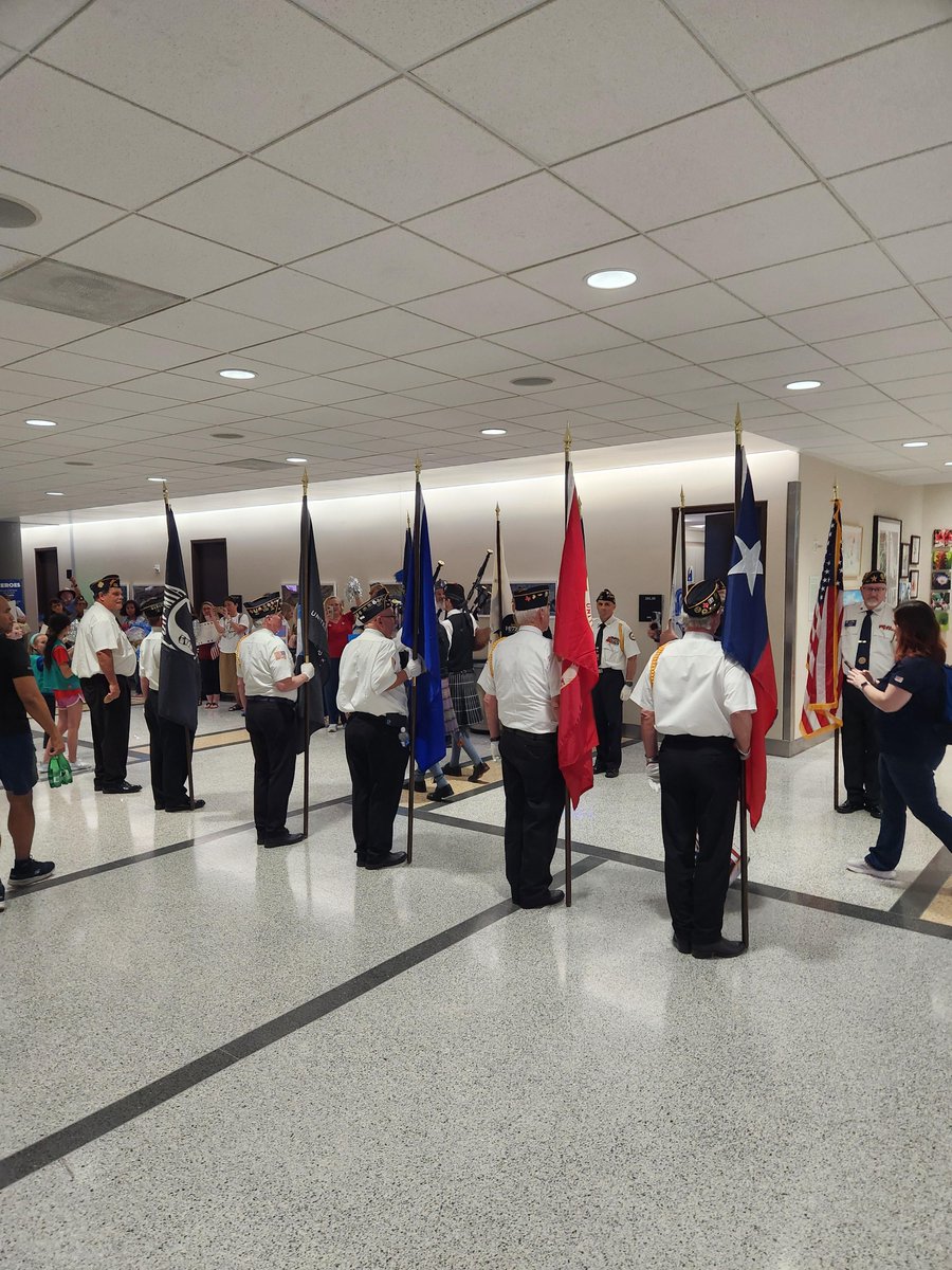 This weekend, we were honored to welcome our local veterans who had just returned from their trip to Washington, DC. It was an inspiring event, and we are grateful to Honor Flight Houston for allowing us to be part of it! ❤️