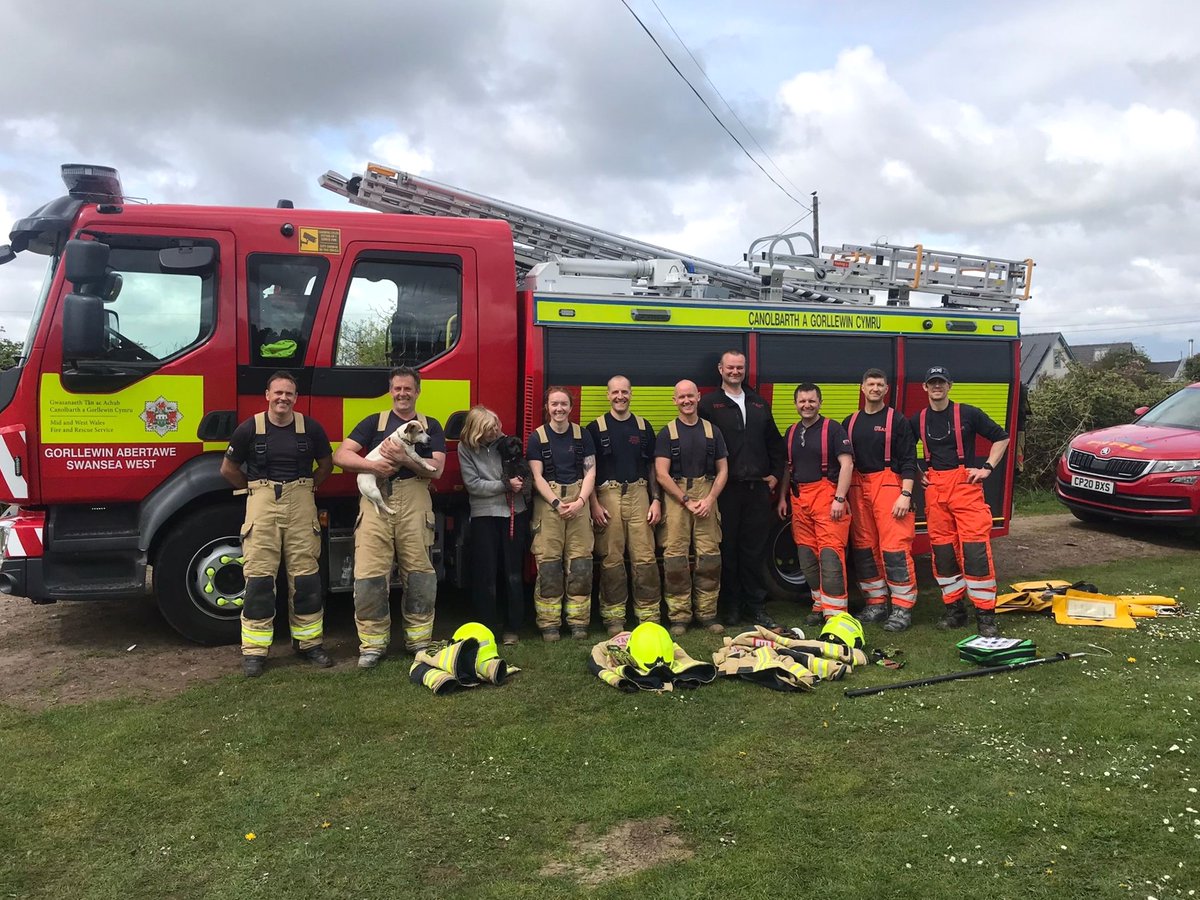 mawwfire's tweet image. Earlier today, the Swansea West crew and Wales Urban Search and Rescue Team rescued Jock, a three-year-old Poodle, who had become stuck under a property.

Crews successfully managed to rescue Jock who was alive and well!

Read the full story here - pulse.ly/wat6b688iy