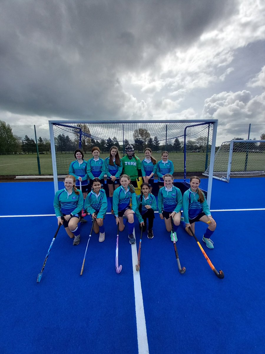AddGorffYGBM's tweet photo. 🏑 Llongyfarchiadau mawr i Dîm Hoci Merched Bl.7 heddiw am ennill lle yn Rownd Terfynol Hoci Cymru! Ennill 6 allan o 7 gêm yn Rhanbarth De Cymru! Gwych ferched! 🏑👏 https://t.co/Oj8V4kbmIk