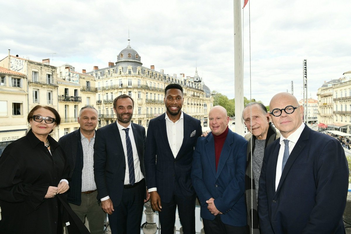 À 36 ans, le chef d’orchestre américain Roderick Cox a déjà dirigé les ensembles les plus prestigieux : l’Orchestre de Philadelphie, de Boston, de Berlin… Mais c’est Montpellier qu’il a choisi, et son Opéra Orchestre National dont il devient aujourd’hui le directeur musical.