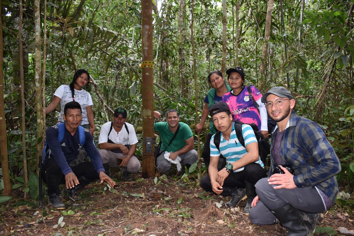 AlteraRevista's tweet photo. #CulturaAmbiental>> Desde sus saberes indígenas Korejuajes realizan monitoreo de 12 mil hectáreas de bosques en #Caquetá.

Leer más: https://t.co/hTohMnorE0

📷📷Vía @AmazoníaMía 

#DiadeLaTierra #diadelidioma  #Amazonía #Biodiversidad https://t.co/whhCPhGE2l