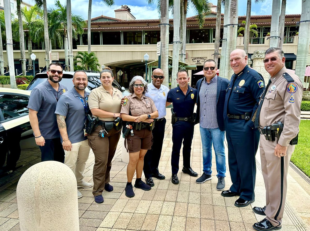 #MobileMike #OnTheRoad in #CoralGables with #FHP #CityOfMiamiPD #MiamiDadePD #CoralGablesPD #KeepingTheStreetsSafe #CrisisManagement #StrategicCommunications #PromotingTheFuture special thanks to all of our #LawEnforcementCommunity #CommunityService #SupportLawEnforcement