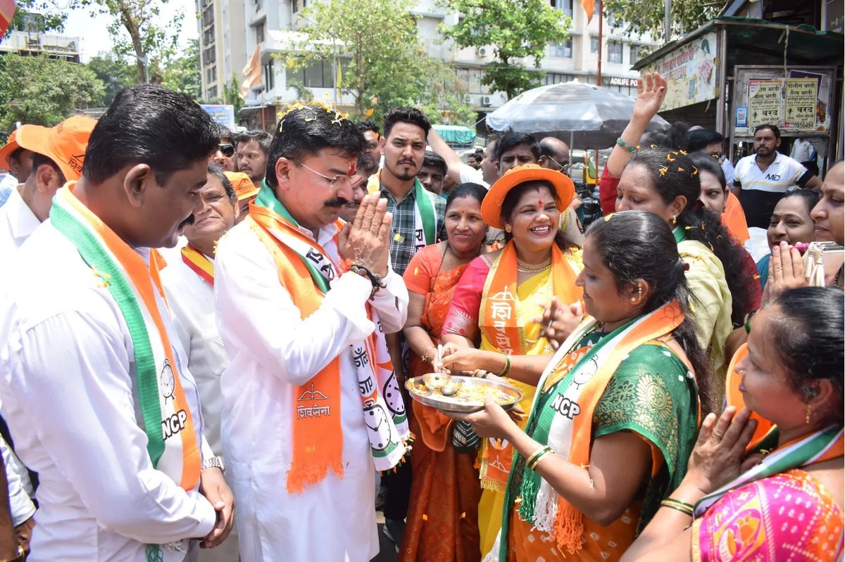 shewale_rahul's tweet photo. माझ्या लोकसभा मतदार संघातील घाटला,चेंबूर परिसरातील संभाजी नगर, श्रमिक कामगार सोसायटी, खारदेव नगर, संभाजी नगर, नागदेव सेवा मंडळ, खारदेव नगर मार्केट या ठिकाणी भेट देऊन रहिवाशांसोबत संवाद साधला.

#Shivsena #BJP #MNS #mahayuti #AbkiBaar400Paar
#AbkiBaarShivsenaKeSath400Paar
#BalasahebKeVicharoKiModiSarkaar
#ViksitMumbaiToViksitBharat
#MpRahulShewale #southcentralmumbailoksabha
@BJP4India @BJP4Maharashtra @Shivsenaofc