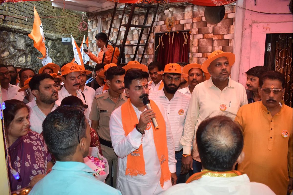 shewale_rahul's tweet photo. माझ्या लोकसभा मतदार संघातील घाटला,चेंबूर परिसरातील संभाजी नगर, श्रमिक कामगार सोसायटी, खारदेव नगर, संभाजी नगर, नागदेव सेवा मंडळ, खारदेव नगर मार्केट या ठिकाणी भेट देऊन रहिवाशांसोबत संवाद साधला.

#Shivsena #BJP #MNS #mahayuti #AbkiBaar400Paar
#AbkiBaarShivsenaKeSath400Paar
#BalasahebKeVicharoKiModiSarkaar
#ViksitMumbaiToViksitBharat
#MpRahulShewale #southcentralmumbailoksabha
@BJP4India @BJP4Maharashtra @Shivsenaofc