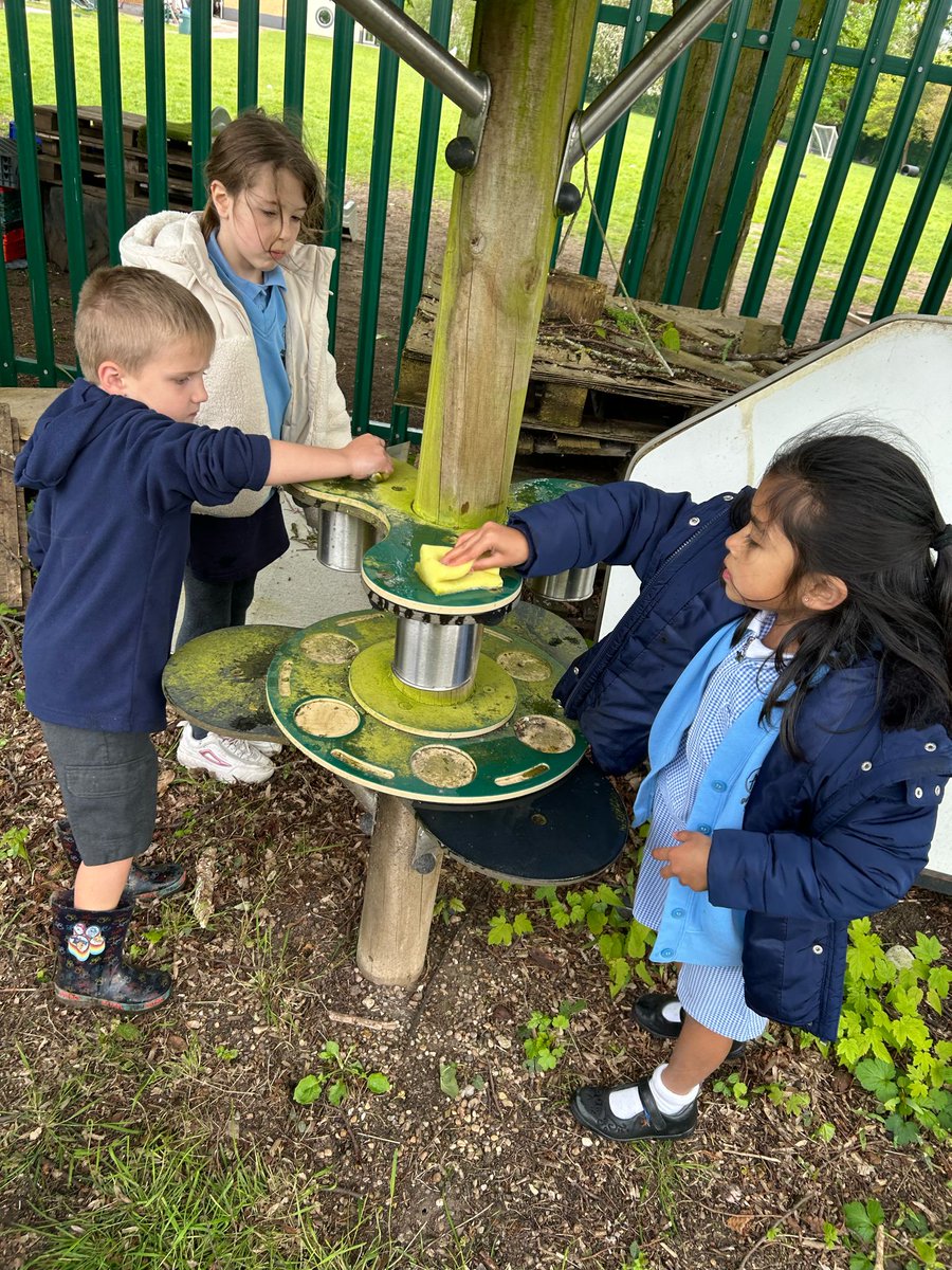 At gardening club we have set about preparing the garden area. Some children watered plant, some weeded the beds and others washed down a games table and the investigation stations! @BhamDES @MagnificatMac @RHSSchools