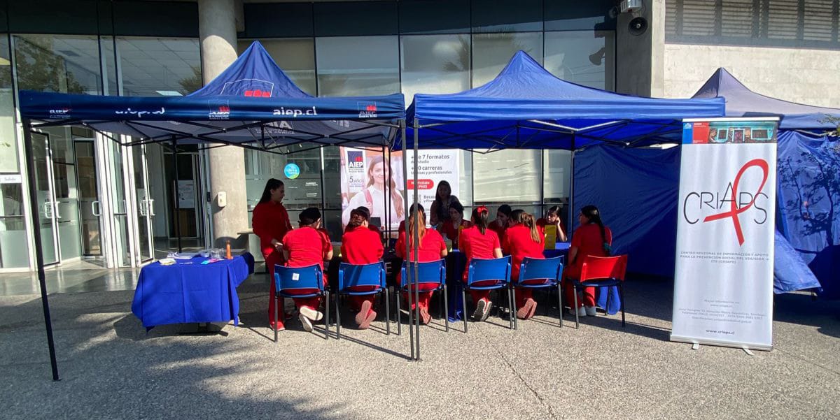 SeremiSaludRM's tweet photo. Llevamos prevención e información a quienes lo necesitan. El @Criaps estuvo Hoy  en AIEP (@AIEP) de Campus San Joaquín, realizando tests rápidos de #VIH hasta las 14:00 h. agradecemos el apoyo de estudiantes de Obstetricia. #CRIAPS #HAZTEELTEST https://t.co/zhHzIErWTk