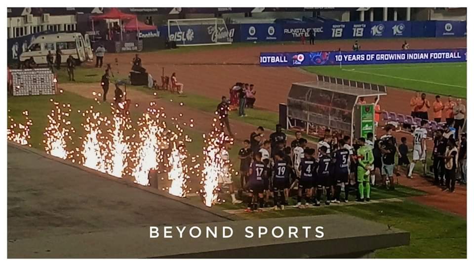 The @OdishaFC team gave standing ovation to the Shield winners tonight!

Class act from a classy team. Then there is a club who runs away from a derby game because they don't want to give GOH!

Congratulations on the Win today, we will have a good match on Sunday, #Juggernauts!