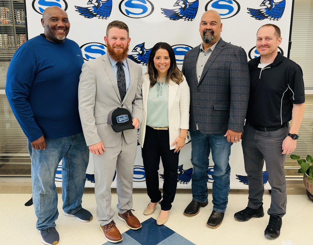 We are BEYOND excited to announce the hiring of Coach Nolan Lanham as our new Athletic Director/ Head Football Coach! Coach Lanham brings an incredible perspective and skill set to #GrowGREATNESS in our students and district! Welcome, Coach Lanham!! 🐦@mcpape04 @TDL_Sports