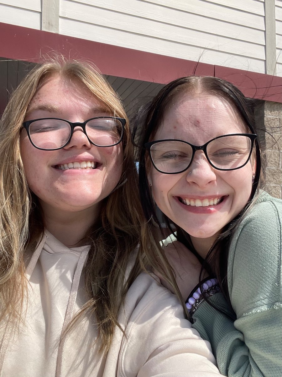 chssunsquad's tweet photo. a much needed sunshine break ☀️ https://t.co/uJHBWuSJFF