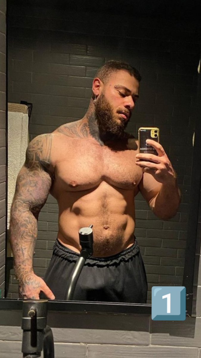 cadela_de_alfa's tweet photo. Se por sorte do destino você tivesse a possibilidade de servir a um desses machos body builder, qual você escolheria para ser o seu dom? https://t.co/0crGZMjqlo