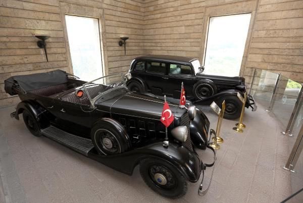 “Atatürk’ün makam arabaları”
     1936 Cadillac 80 / 1935 Lincoln Cabriolet