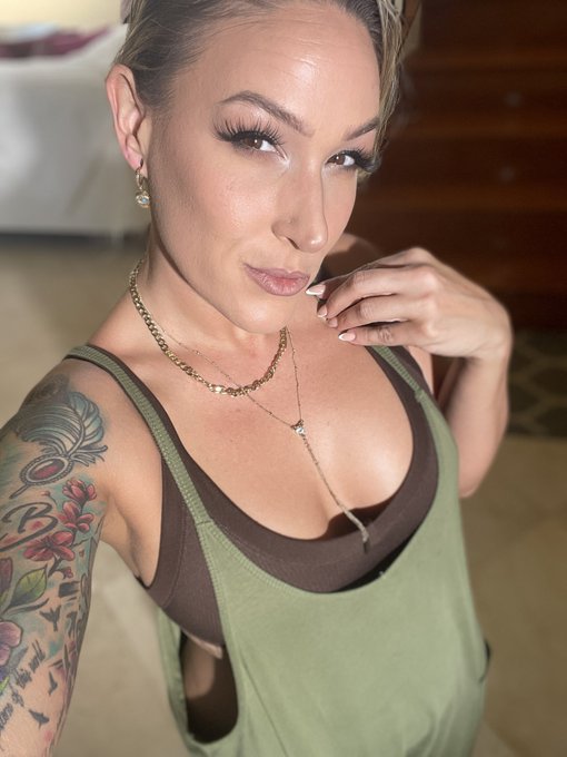 Getting these roots done. And ready to come back blonder! Have you checked out https://t.co/edCd14pb6N<a href="/tag/bigbooty"class="tags"><span>#bigbooty</span></a><a href="/tag/pawg"class="tags"><span>#pawg</span></a><a href="/tag/tits"class="tags"><span>#tits</span></a>