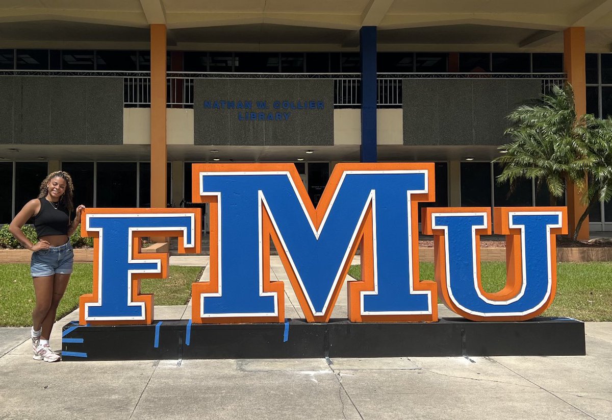 <a href="/FrazeyKaliah/">Kaliah Frazey</a> is on campus today ! Excited to have you here !! 💯💙🧡#dfa #flomostyle