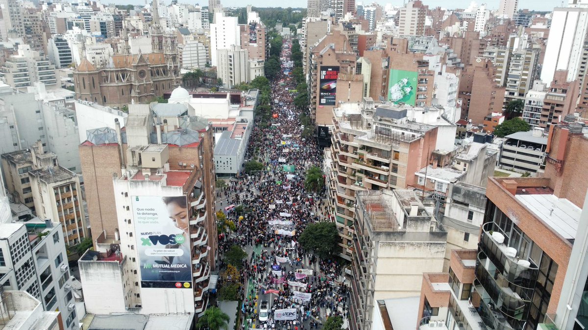 Histórica marcha en Córdoba contra el ajuste de Milei a la Universidad pública #MarchaFederalUniversitaria #YoVoy