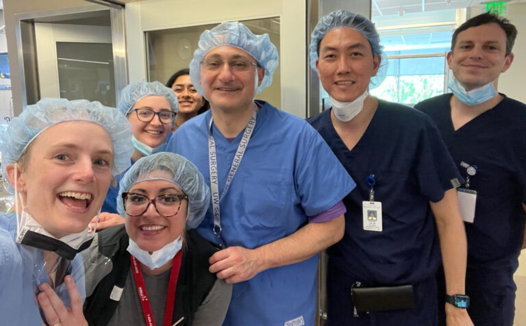 Our amazing @UWMedicine ECMO team performed their first off-site cannulation! Details & more about the ECMO team bit.ly/uwm-ecmo-offsi… @brakenridge_md @ArbabiSam @bulgercot @harborviewmc