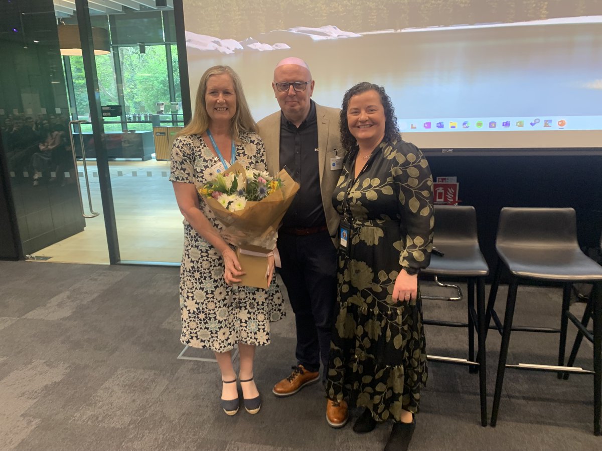 A special moment from yesterday’s event as Microsoft Ireland Education team recognise and thank @c2k_info Donna Vaughan for all her sterling work - best wishes, health and happiness as you begin your next chapter, @medv2 👏