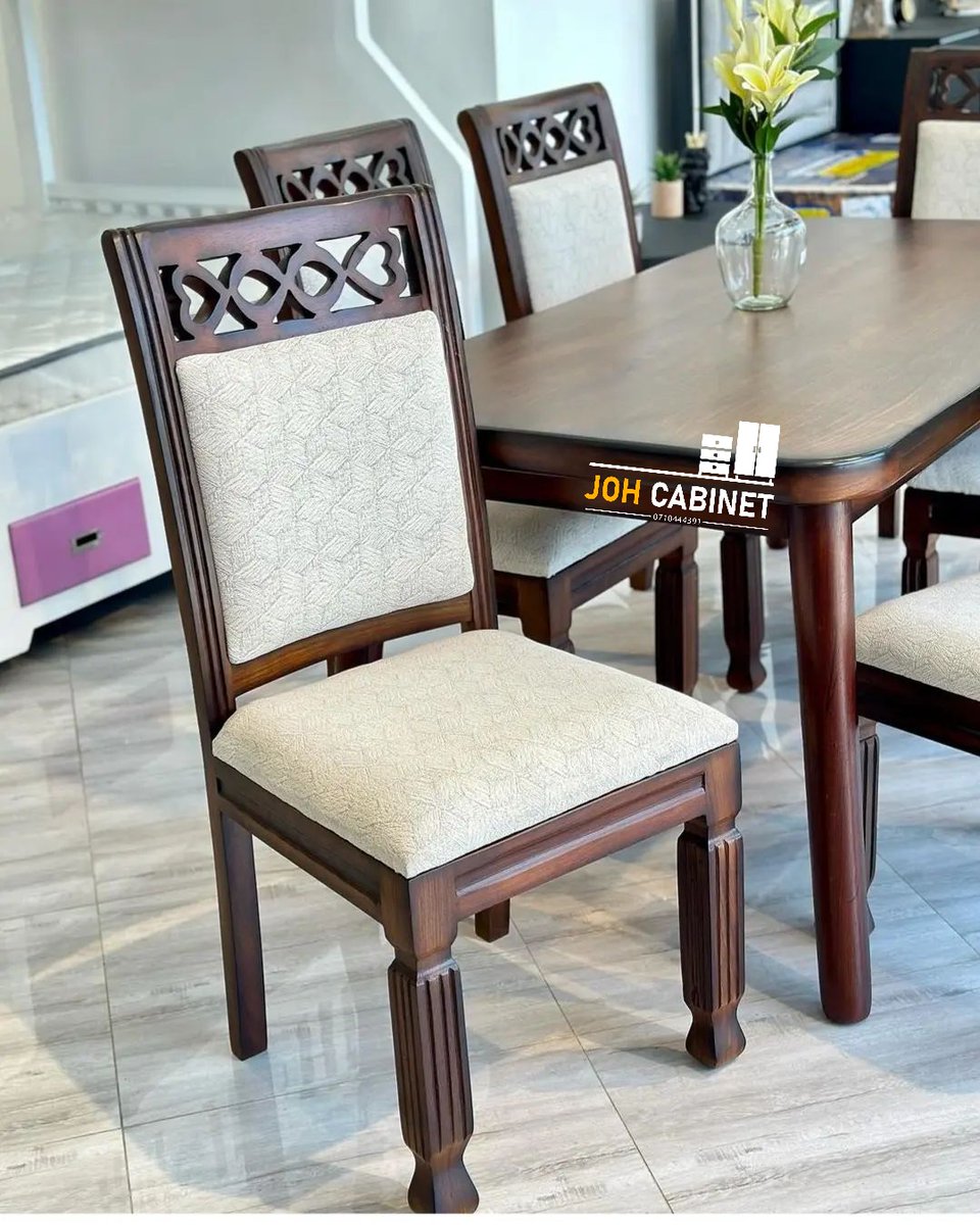 Classic Dining table.
How feel hii set ikaakaa sitting room kwako
Dining viti sita
Pure and super mninga
2.3m
Call: 0710444391
Follow us @Joh_cabinet