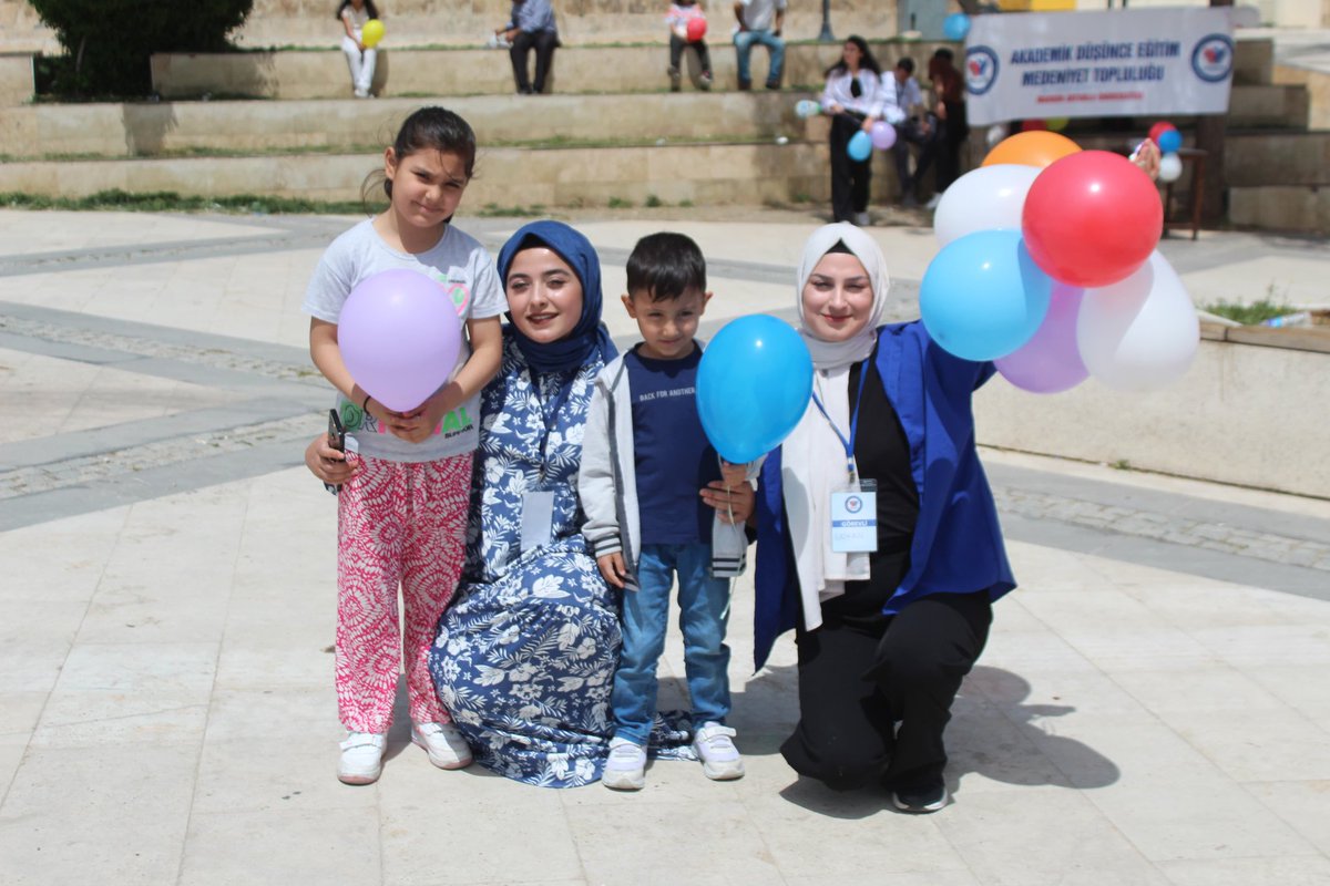 Kulübümüzün üyeleriyle beraber 23 Nisan Şenliği etkinliğini 
çocuklarımızla beraber gerçekleştirdik. Çocuklarımıza balon dağıtarak onlarla eğlendik. 
#İyikiAdemVar
<a href="/ADEMgenelmerkez/">ADEM Genel Merkez</a>