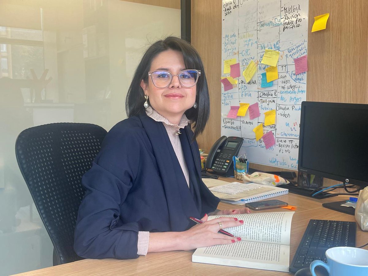 ¡Nuestra directora @GloriaLBernal1 se unió a la hora de la lectura e invita a todos en #Colombia a sumarse! Hoy, desde las 11 am, desde cualquier lugar, dediquemos unos minutos a leer. @LEEJaveriana apoya la iniciativa #LeerParaAprender. 💪📚 #DiaInternacionalDelLibro