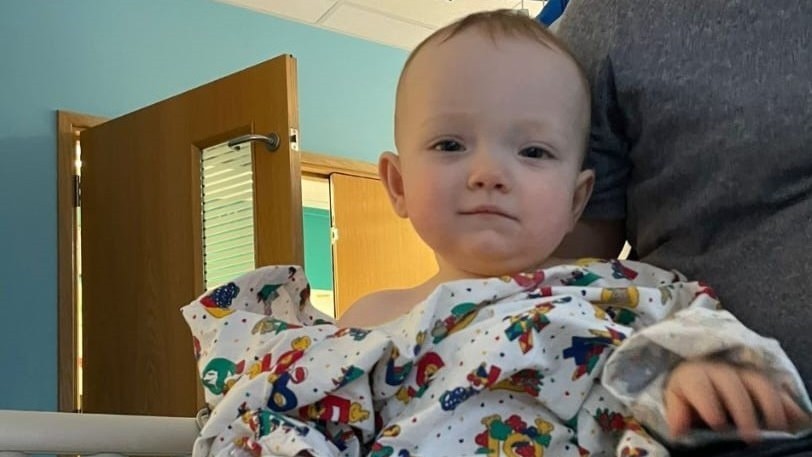 (1/3) “Stanley started showing signs of mobility issues one week before his first birthday. A MRI was taken and they a tumour was found on Stanley’s spine.” - Victoria, Stanley's mum. This week we are following Stanley’s #ChildhoodCancerJourney.