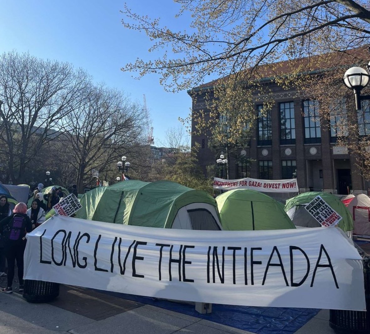 University of Michigan students place a ‘Long Live the Intifada’ sign over their Palestine tent encampment. 

📸 @StopAntisemites