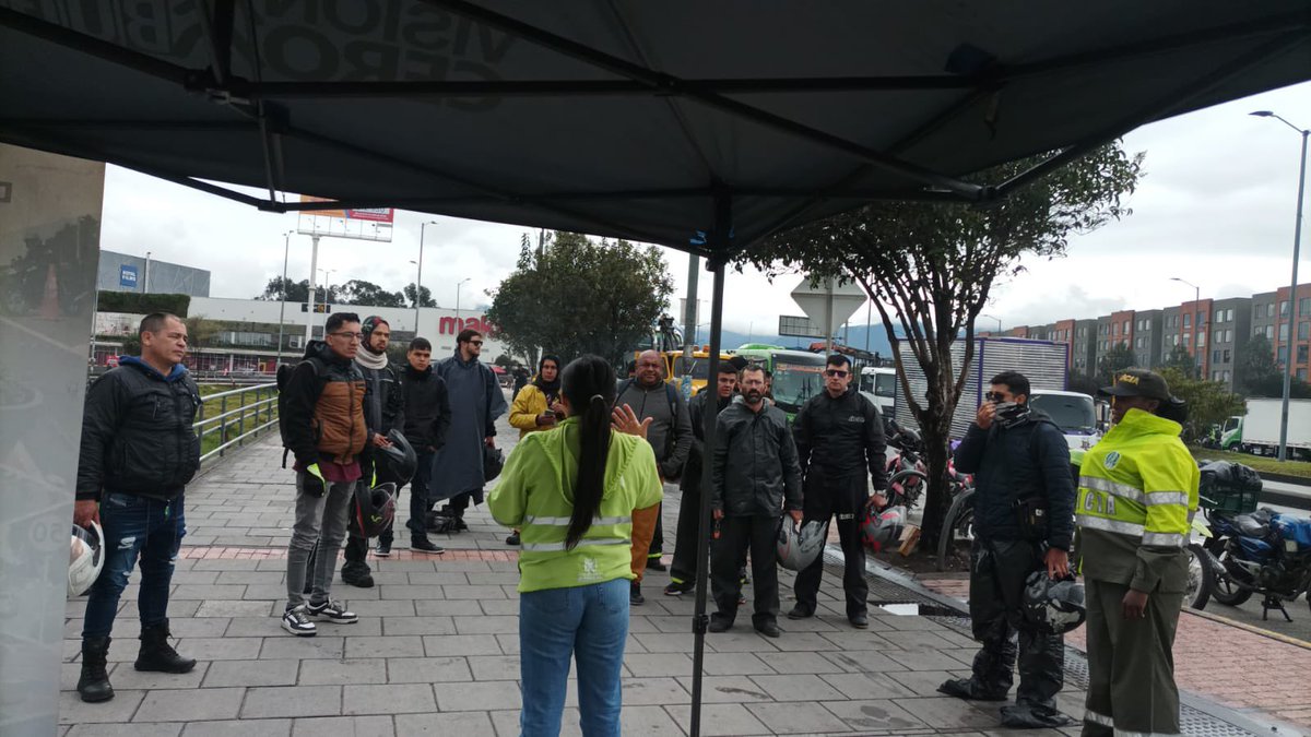 Se les insiste a todos los conductores especialmente los motociclistas 🏍️conducir con precaución en esta época de lluvias. ✅Reducir la velocidad. ✅Aumentar la distancia para frenar. ✅ Revisar el estado de las llantas 🛞 para una mejor adherencia al asfalto. #SeguridadVial