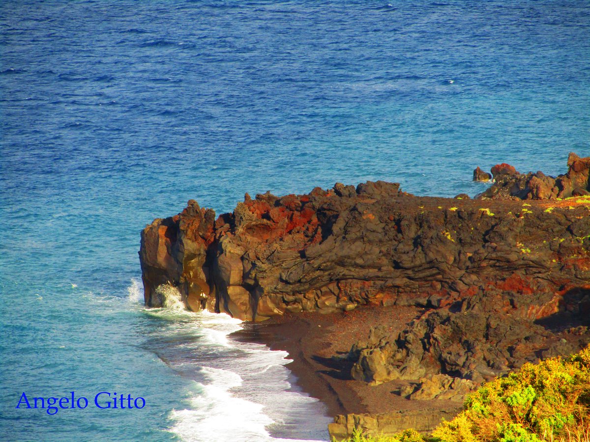 Luoghi caratteristici dell'isola di #Stromboli, Isole #Eolie.
---------------------------------------------------------
Characteristic places on the island of #Stromboli, #Aeolian Islands.