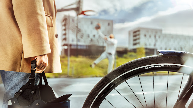 El #MichelinCityStreet es un nuevo neumático para bicicletas eléctricas urbanas de #Michelin con un 98% más de resistencia a los pinchazos en la banda de rodadura y un 73% en los flancos, con un 31% menos de peso @Michelin lc.cx/MVzal3