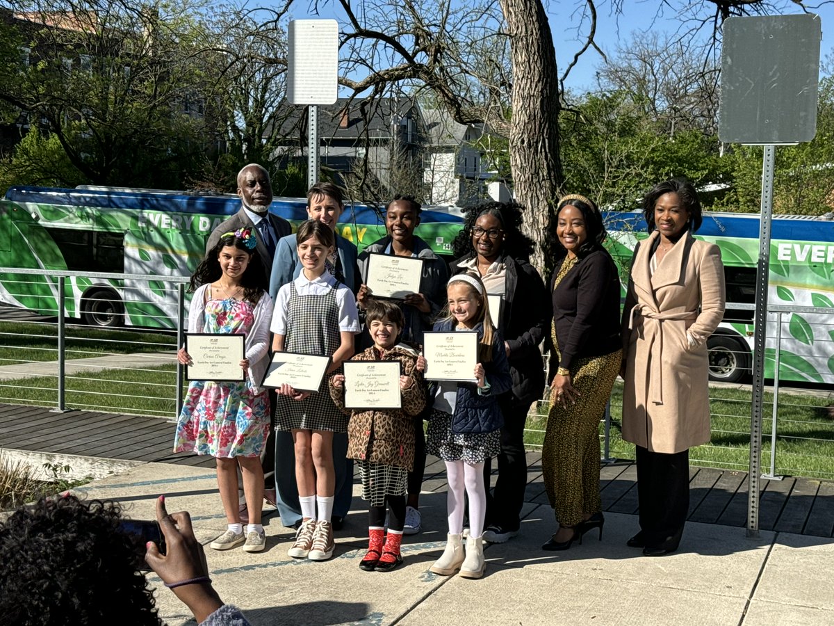 Winners from @mtamaryland youth art contest to promote environmental awareness were announced yesterday. Secretary McIlwain participated in the unveiling of the newly decorated clean air busses. 'Every time we improve the air, we are improving the lives of people.'