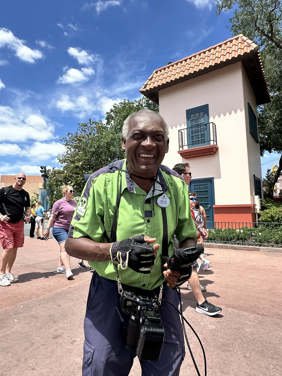 I saw Willie the photopass photographer and did a photoshoot with him! He’s such a sweet old man