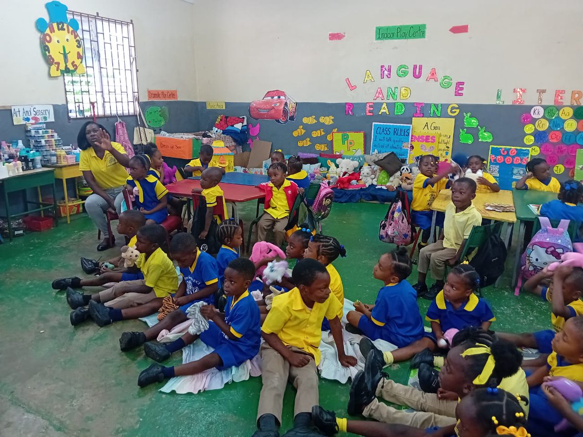 Aunty from Wire Fence ECI reading to students at Wire Fence ECI for #ECCReadAcrosstheParish in Trelawny!
@ECCJA 
#12StandardsMatter #ReadingMatters #ParentingMatters