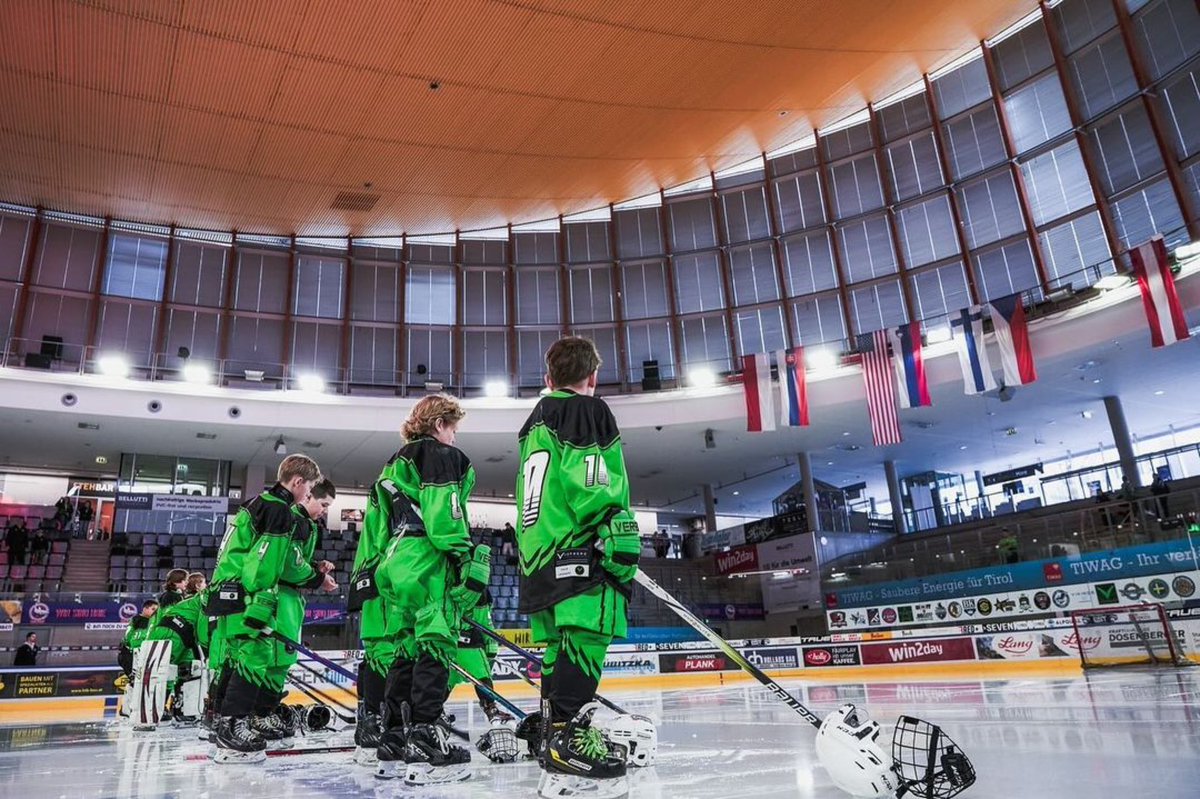 Imagine looking this clean at @worldhockeychampionships_ 🌎🌎🌎 #hockey #youth #championships #buzzing #beauty #more #onice #verbero @ftc13 📸 2-4