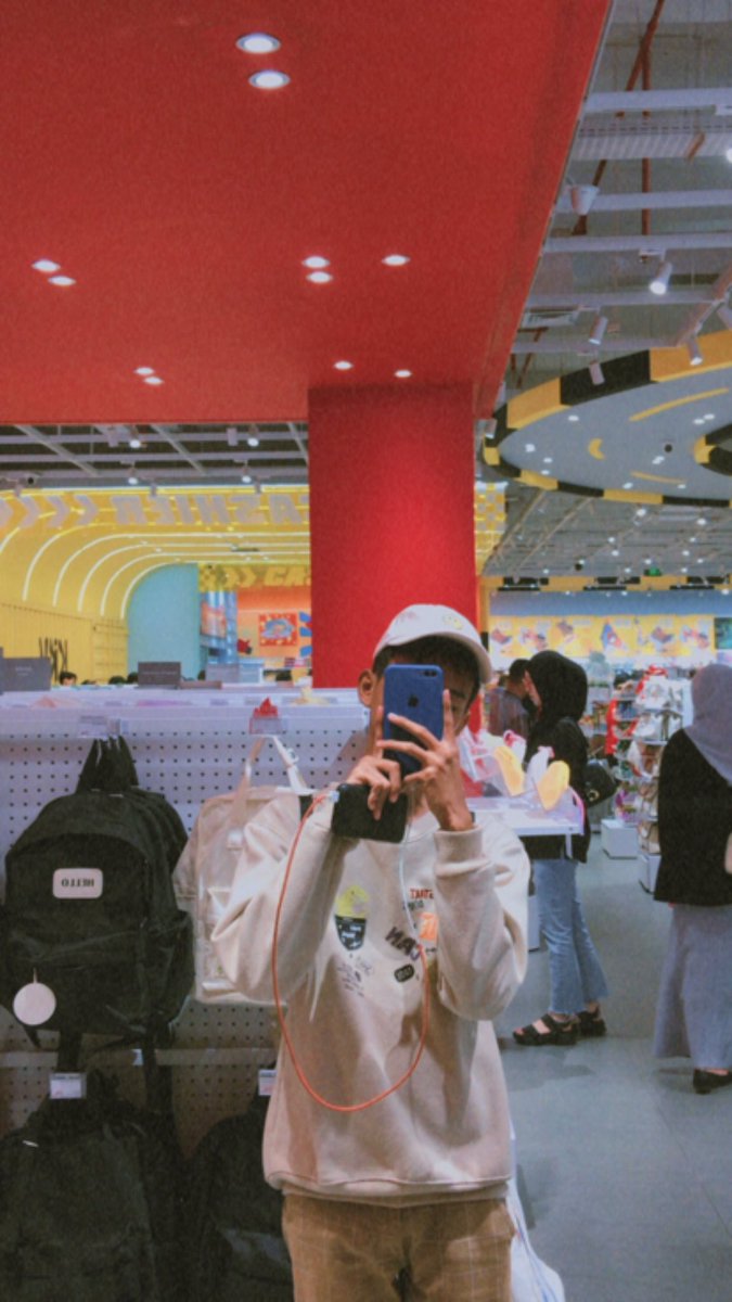dviidtranzr's tweet photo. Ada kaca pasti foto🤣
#mall #makassar #ukeseme #gaymakassar #ukegemoy https://t.co/XZsZGtrmLP