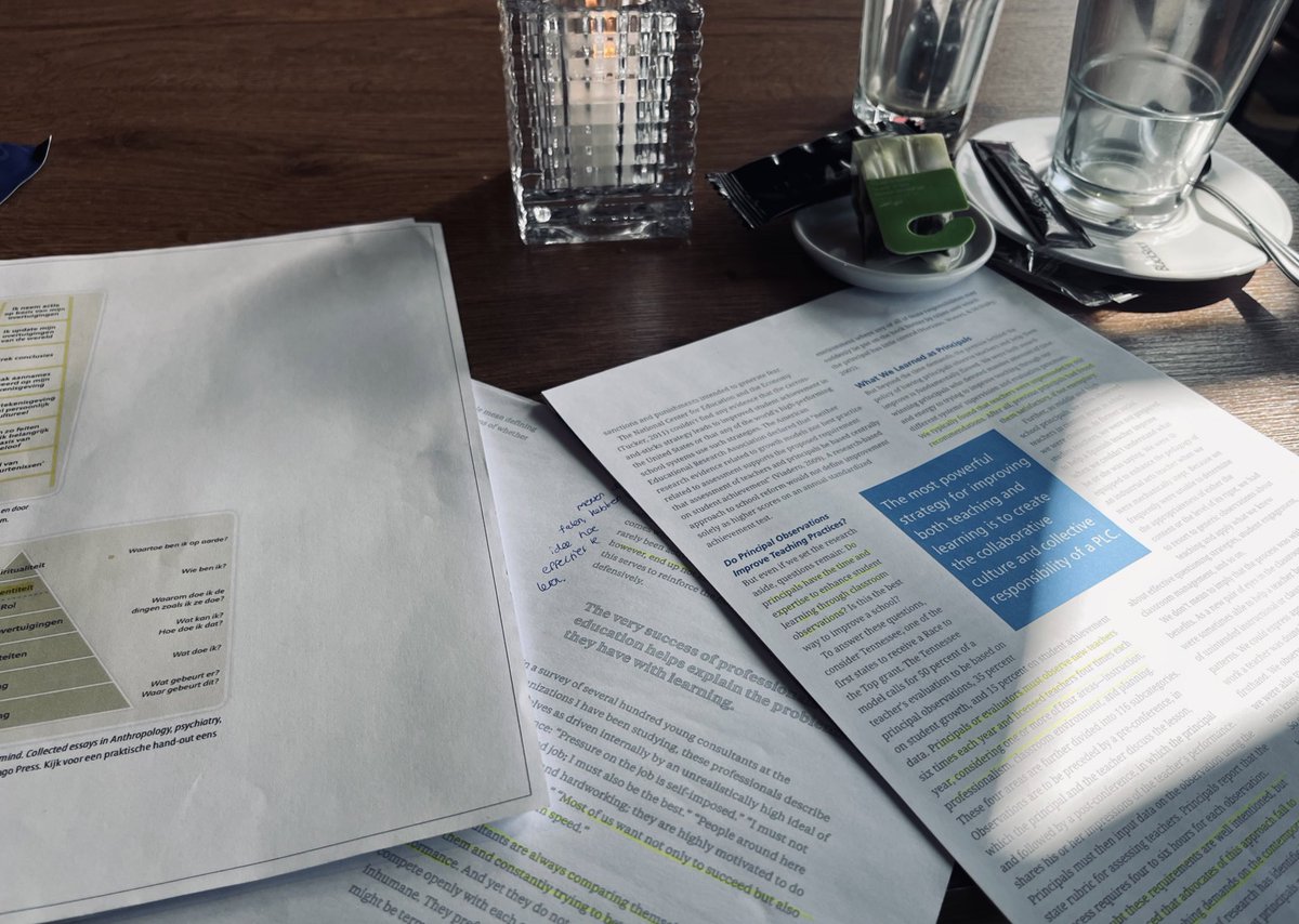 MaritaEskes's tweet photo. 👩🎓Een enorm leerzame middag! @Onderwijsgek en ik gingen in gesprek met @tjip over (de complexiteit van) #verandermanagement. Naar aanleiding van twee artikelen én enorm veel kennis van Tjip over dit onderwerp, namen we ons vak met elkaar kritisch onder de loep. #studeren #leren https://t.co/dHDB52EWiU