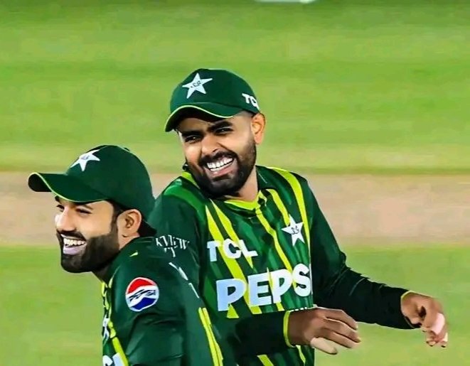 farooqamen80's tweet photo. MASHA ALLAH Skipper and Rizi Bai 🤩LAUGHED 😍
#T20WorldCup #BabarAzam #Rizawan #PAKvsNZ https://t.co/kPI3BhqqMD