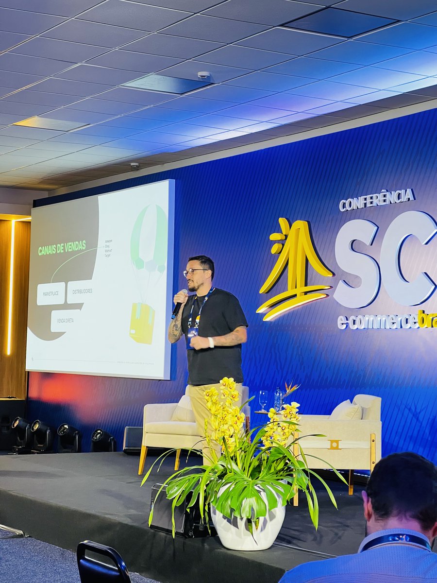 fy_global's tweet photo. Hoje tivemos a chance de apresentar um pouco do nosso trabalho na Conferência SC, promovida pelo @ecommerce_br. Nosso Head de Marketing Pedro Santana falou sobre as melhores estratégias para e-commerces chegando no mercado internacional. https://t.co/gmO8OhwIY8