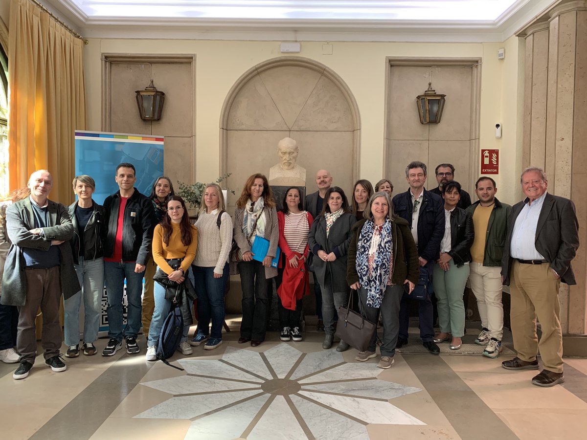 “Conoce las Reales Academias” así se llama el curso para profesores de la Comunidad de Madrid. Hoy han visitado la #raciencias. Nuestro académico Arturo Romero les ha acompañado y @PilarGonza12791 les ha guiado 😀