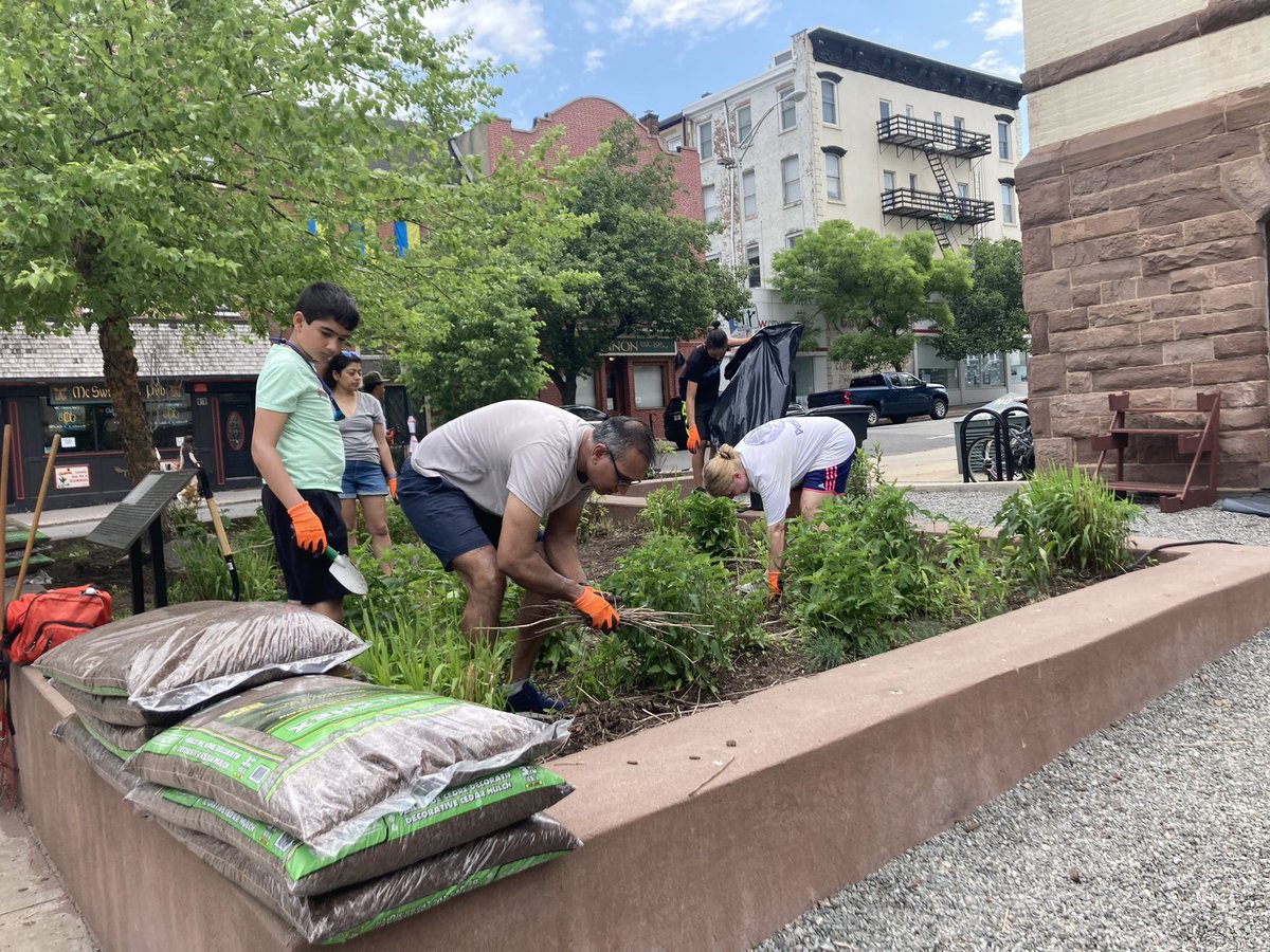 Volunteer for Spring Fling! The annual community cleanup will be held on June 1. Spring Fling projects may include cleaning up a beach, street, park, or other public property, weeding, planting, & more. Registration closes May 17. More info: hobokennj.gov/news/hoboken-s…