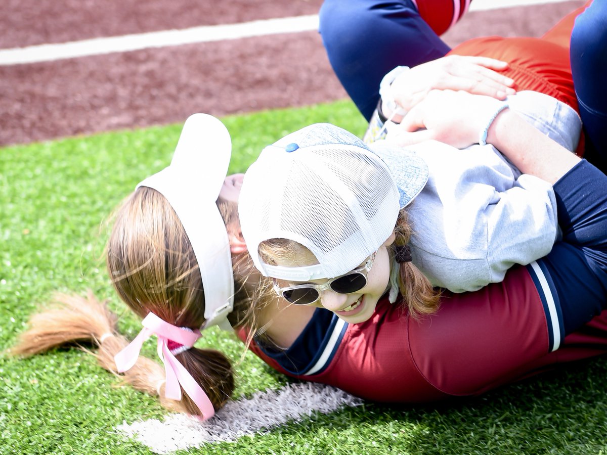 Nothing better than cheering on your best friends 📣 Charlie always has so much fun with her @penn_softball team! #AllInAllTogether