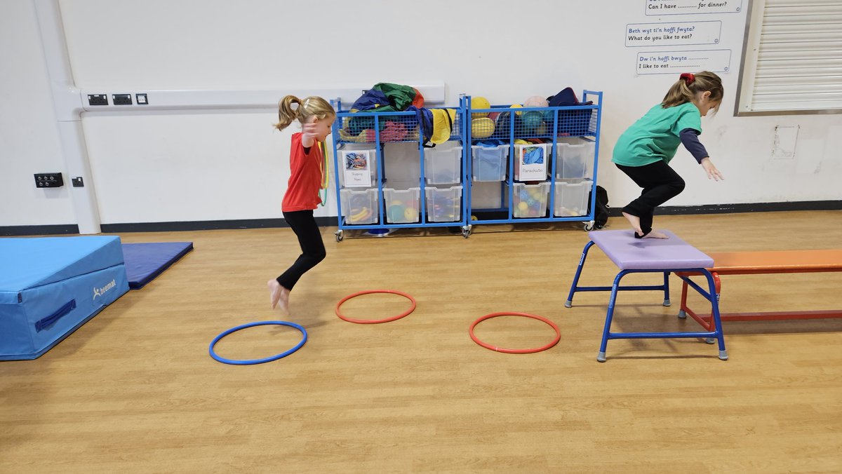 AbbeyPrim's tweet photo. We enjoyed using the apparatus for PE last week and looking at our photos in class to see how we could improve our movements. #Article31 #ReceptionSP https://t.co/LzWNX6k2FC