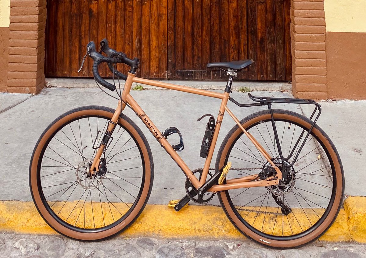 Ayúdame a compartir 🔄

#BiciRobada en la Col. Popotla en la madrugada de hoy 🚨 ⚠️ ‼️ 

🐀 entró a edificio, cortó la cadena y se la llevó 🤬