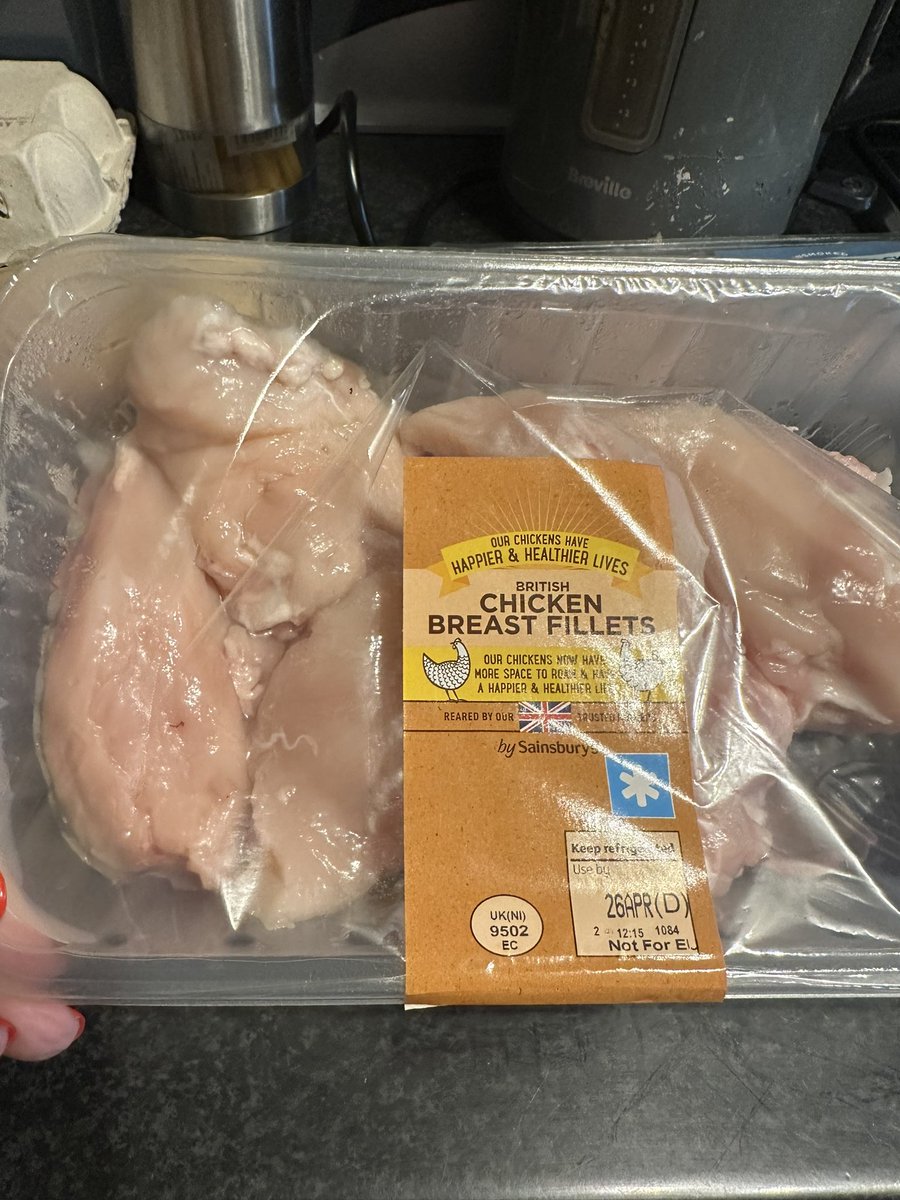 deb_nutrition's tweet photo. No one needs off chicken 3 days before the sell by date!!  @sainsburys #rethinktea https://t.co/CW7G6LO6YV