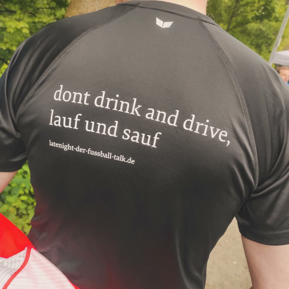 Nach 4 Jahren Vorbereitung endlich mit einem Team beim B2Run
Auf geht's! 
#saufundlauf
#dontdrinkandrive #firmenlauf #joggen #fun #latenight #fussball #talk