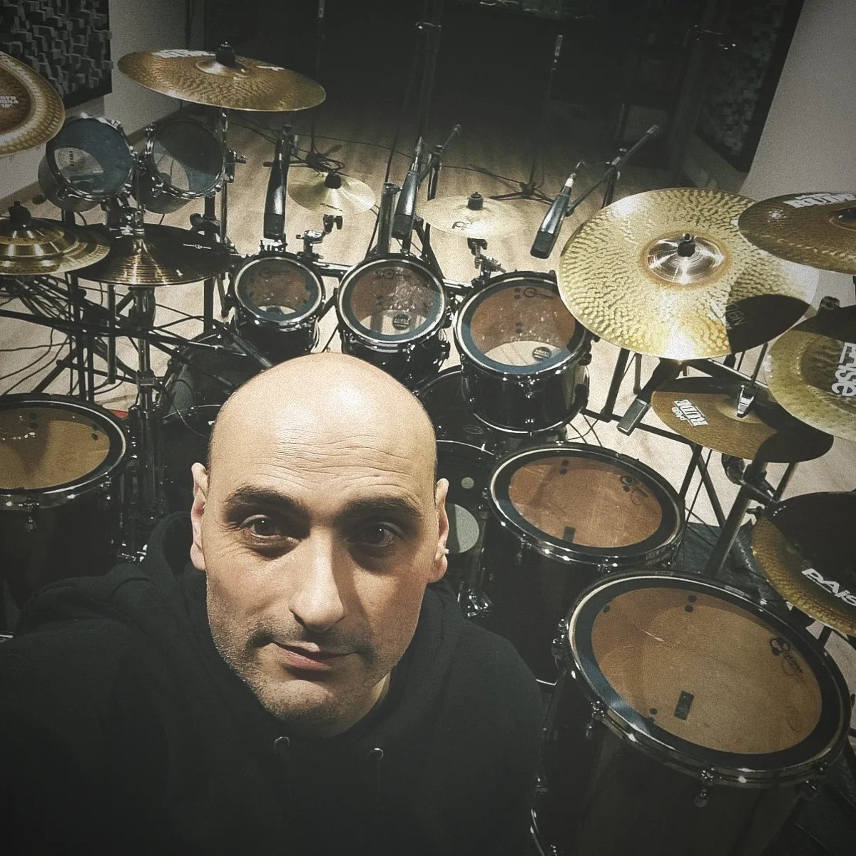 Is it time to record a new album already? 🧐 😯 Why not? Let's start with the drums! 🥹 🥁 #darkembrace #darkheavymetal #massacrerecords #dragonproductions #metalband #drums #metaldrums #newalbum #newmetalalbum