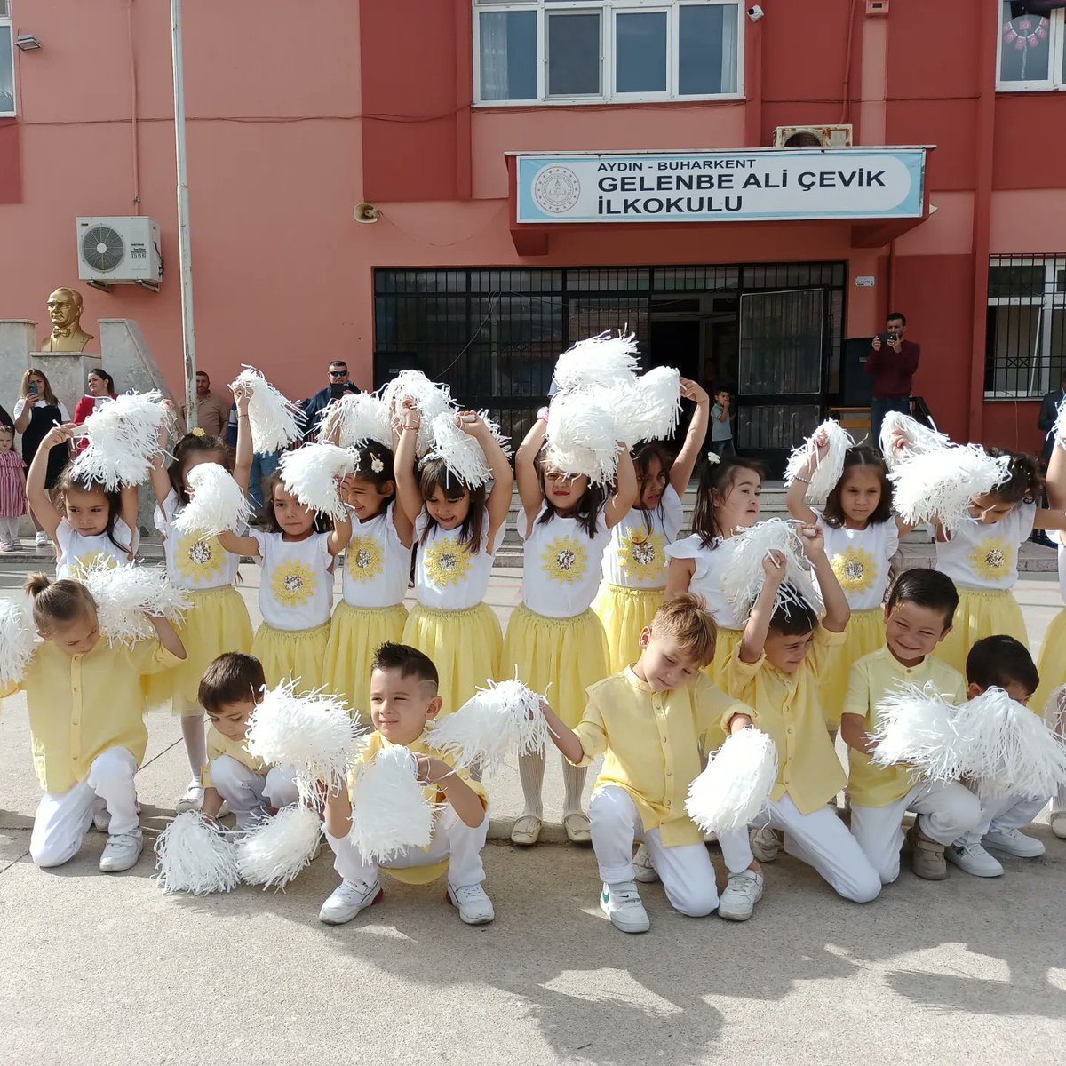 GelenbeO's tweet photo. Geleceğimizin teminatı olan çocuklarımıza armağan edilen tek bayram olan 23 Nisan Ulusal Egemenlik ve Çocuk Bayramını coşkuyla kutladık. https://t.co/Qshb8Ihc2s