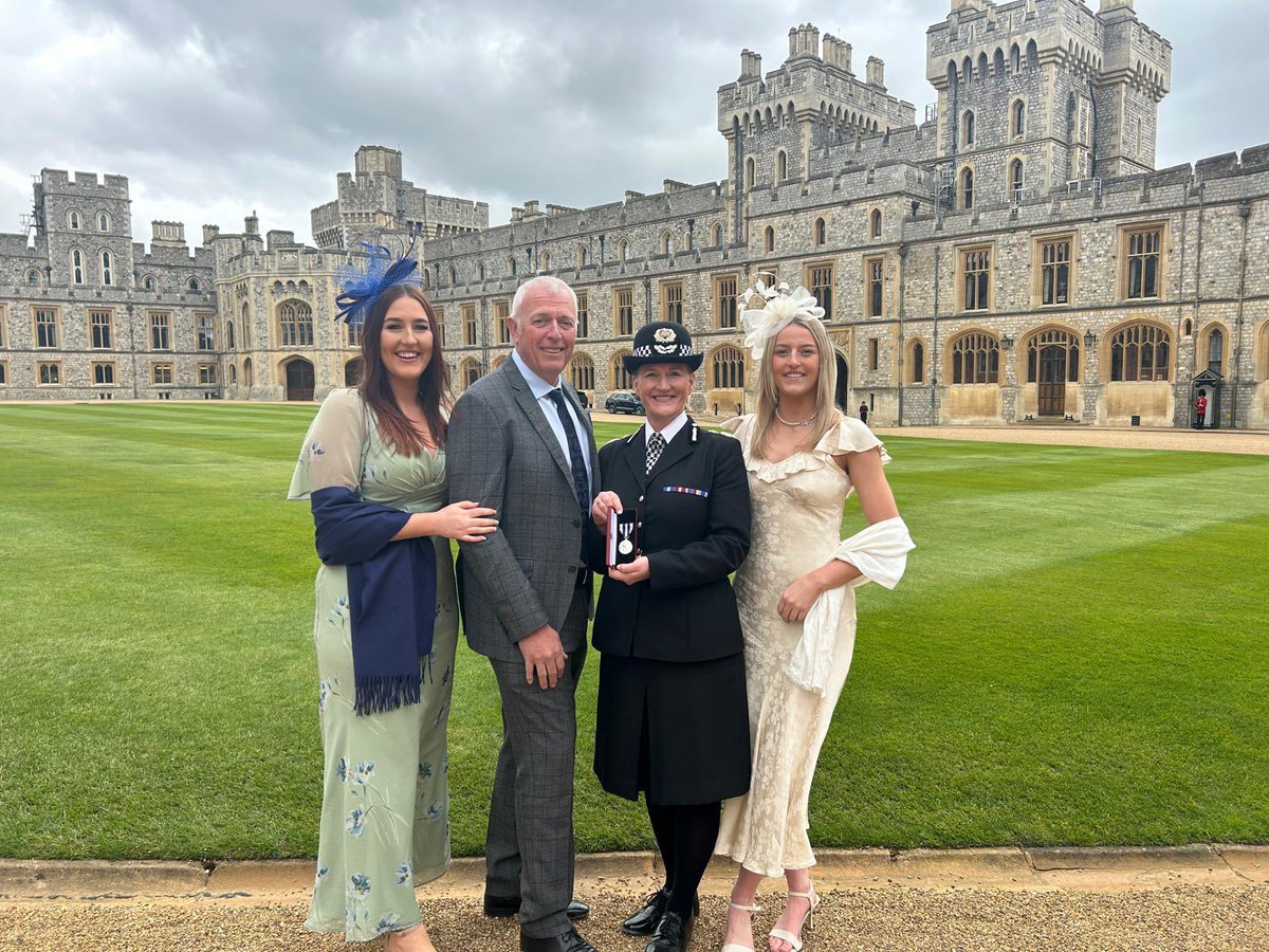 Such an honour to receive my KPM today from Her Majesty in the same week that 3 other staff <a href="/MerseyPolice/">Merseyside Police</a> have been recognised &amp; on the same day as my friend &amp; colleague <a href="/PhilGarrigan/">Phil Garrigan</a> I am grateful to my family, friends &amp; colleagues who have supported me on this journey.