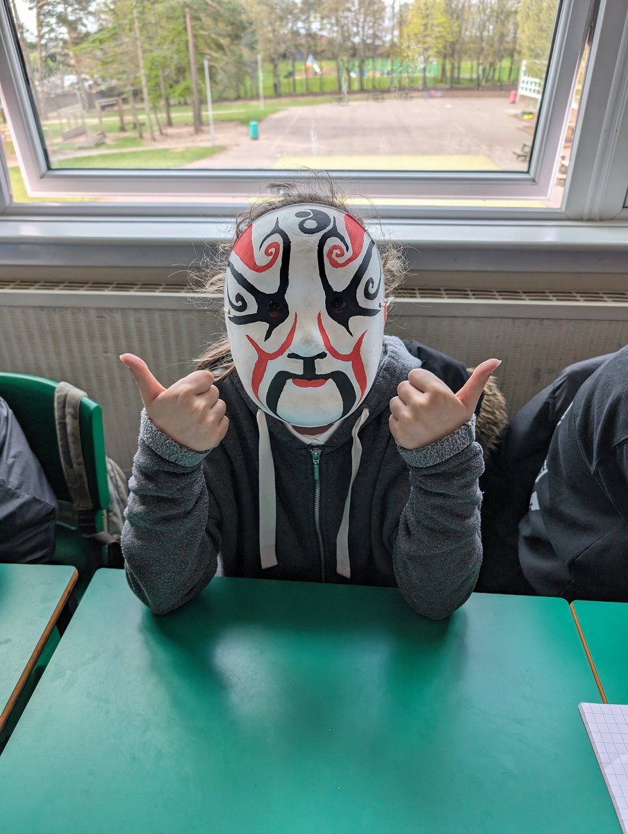 Pupils at Barnhill PS today explored Chinese Colours #颜色 and their significance in Peking Opera!  #京剧