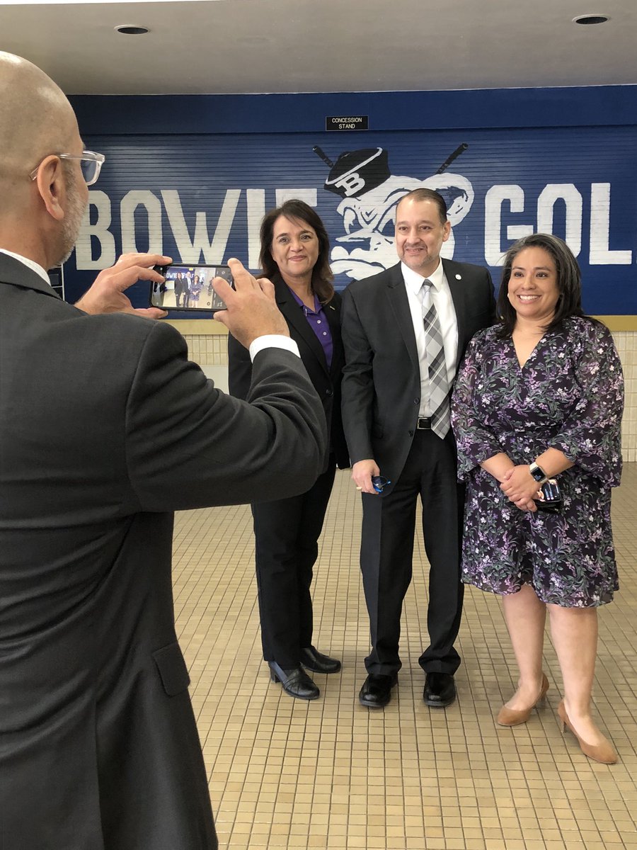 EPCC, with 4-Yr University Partner UTEP @UTEP Celebrates Operation College Bound today at Bowie HS! EPCC President Dr. Serrata and UTEP President Dr. Wilson joined Bowie HS students with information on student services, financial aid, Counseling, and Testing Services! #EPCCpride