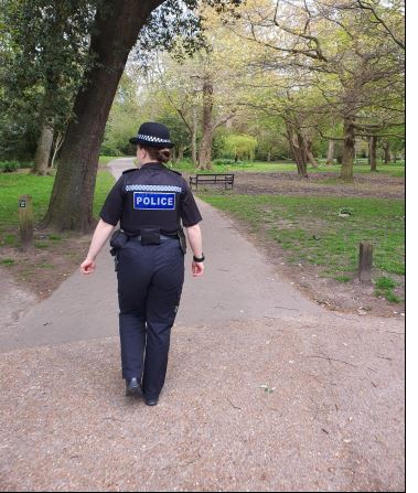 Foot patrol today through #BognorRegis town centre, engaging with 'My Sister’s House', Outreach and BID team, local businesses and members of the public ,with a primary focus on reducing Anti-Social Behaviour and Shoplifting in the area. 
#CommunityPolicing #EB371