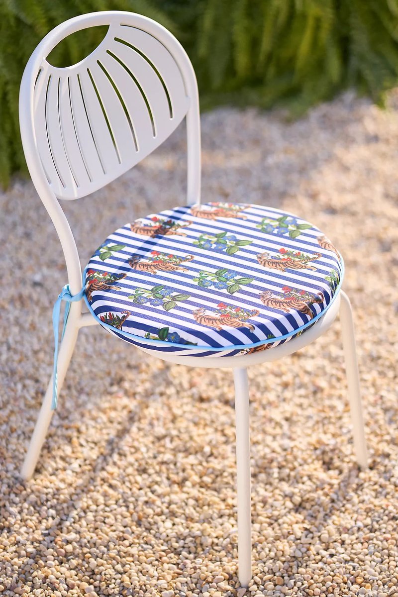 Picture perfect pieces for poolside lounging and al fresco lunching 💙 Pretty up your patio > anthropologieeu.visitlink.me/cgkUcS